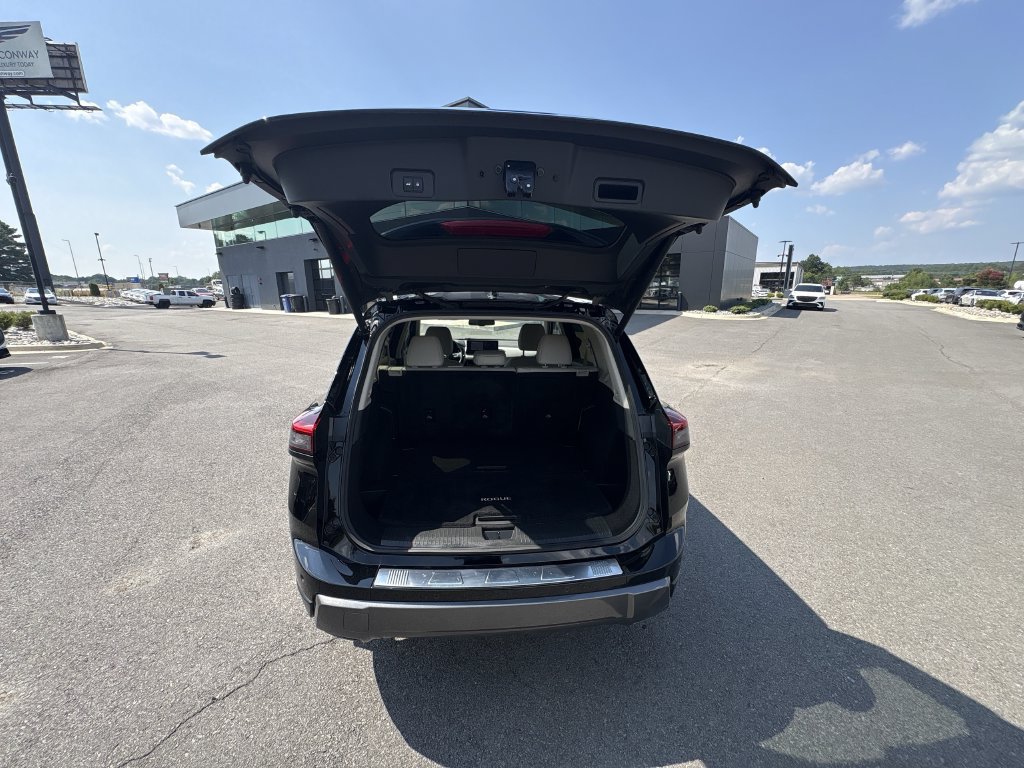 Used 2025 Nissan Rogue SL FWD image 32