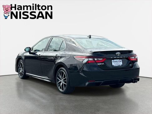 Used 2024 Toyota Camry SE image 4