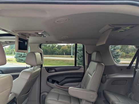Used 2018 Chevrolet Suburban Premier image 17