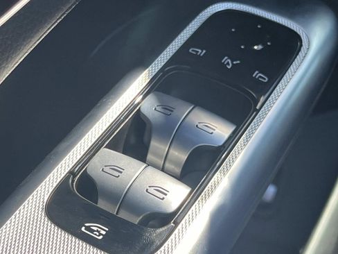 Used 2025 Mercedes-Benz GLC 300 4MATIC image 18