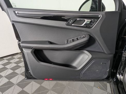 Certified 2025 Porsche Macan image 24