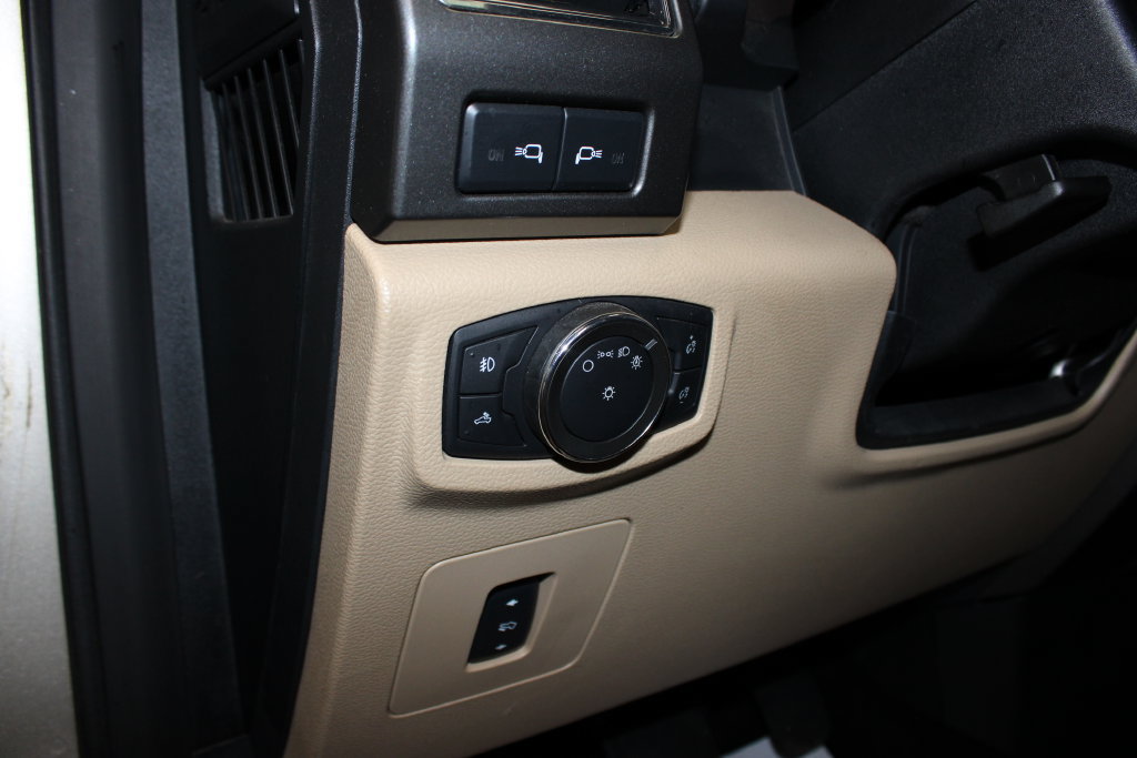 Used 2017 Ford F150 XLT w/ Equipment Group 302A Luxury AWD/4WD image 19
