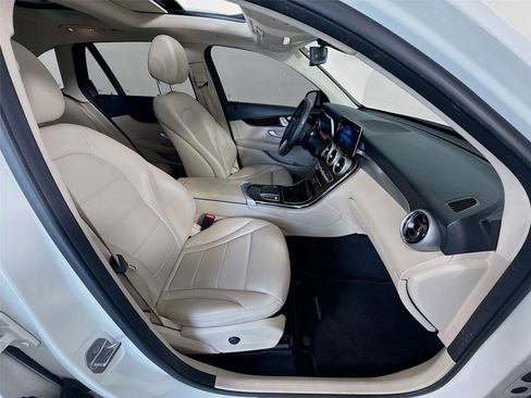 Used 2021 Mercedes-Benz GLC 300 image 21