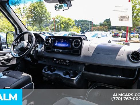 Used 2025 Mercedes-Benz Sprinter 2500 image 30