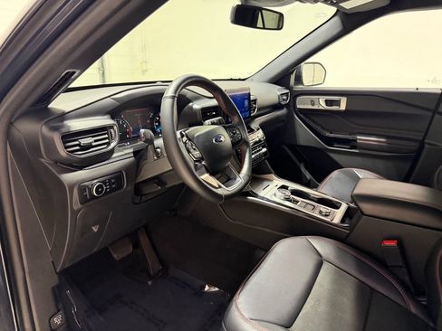 Used 2024 Ford Explorer ST-Line w/ Class IV Trailer Tow Package AWD/4WD image 9