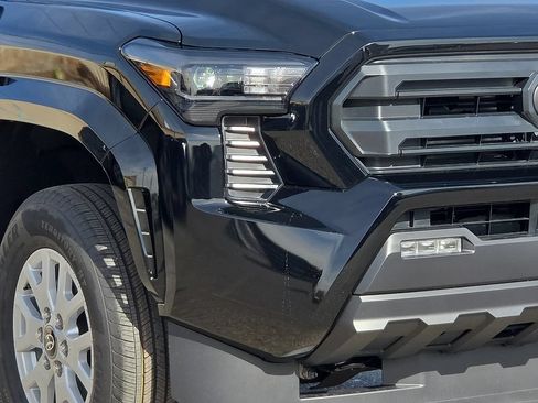 Used 2026 Toyota Tacoma SR5 AWD/4WD image 9