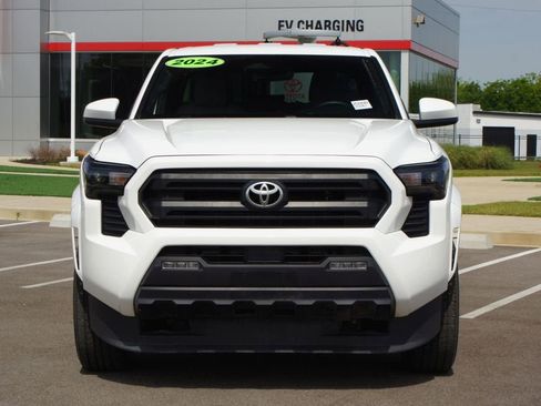 Used 2024 Toyota Tacoma SR5 AWD/4WD image 26