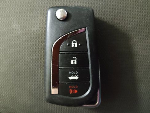 Used 2022 Toyota Corolla LE image 32