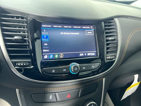 Used 2022 Chevrolet Trax LT w/ LT Convenience Package image 26