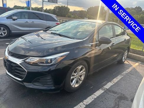 Used 2019 Chevrolet Cruze LT FWD image 3