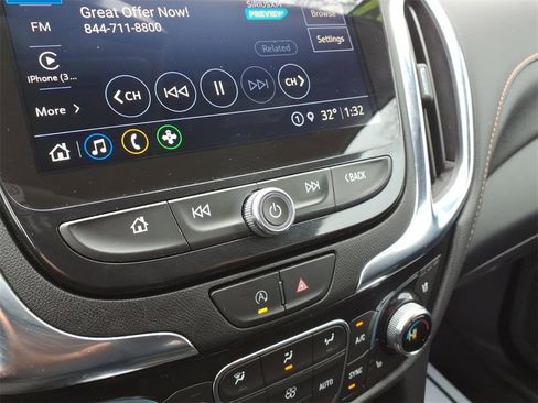 Used 2022 Chevrolet Equinox Premier image 11