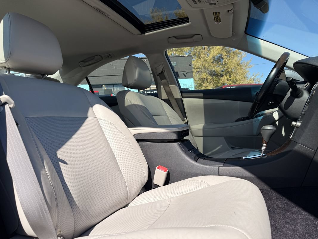 Used 2011 Lexus ES 350 w/ Preferred Accessory Package FWD image 11