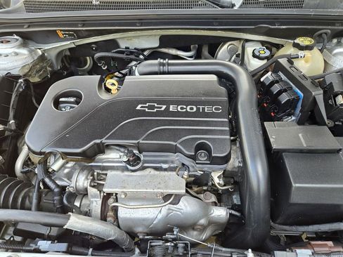 Used 2017 Chevrolet Malibu LT FWD image 20