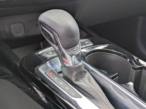 Used 2025 Chevrolet Trax LT w/ LT Convenience Package image 21