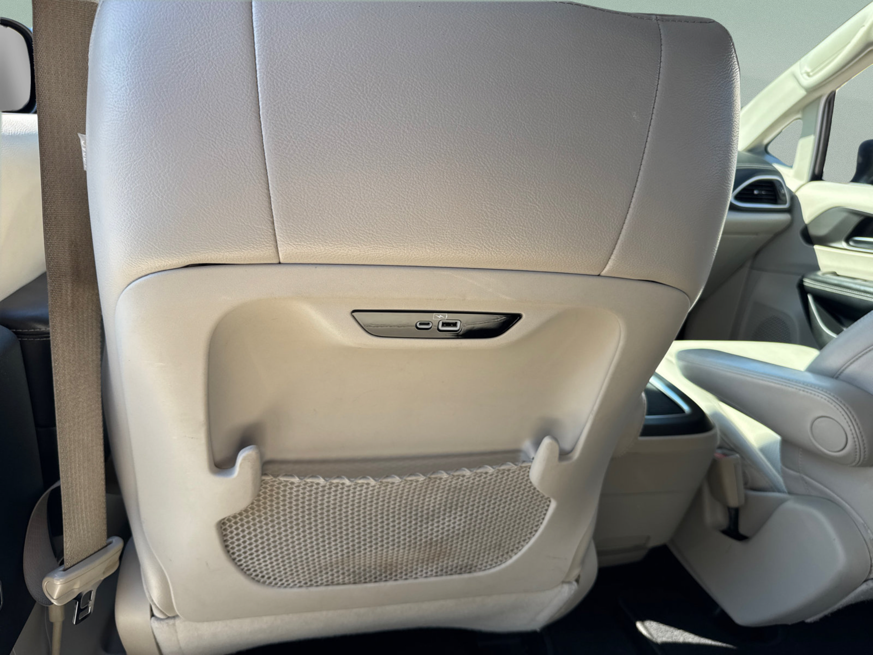 Used 2021 Chrysler Pacifica Touring-L FWD image 10