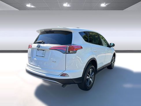 Used 2018 Toyota RAV4 XLE FWD image 9