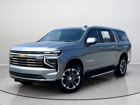 New 2026 Chevrolet Suburban LT w/ Comfort Package AWD/4WD image 2