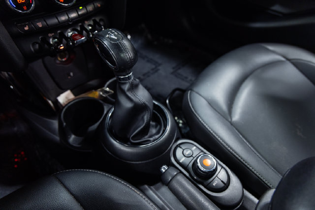 Used 2019 MINI Cooper 4-Door Hardtop w/ Storage Package FWD image 19