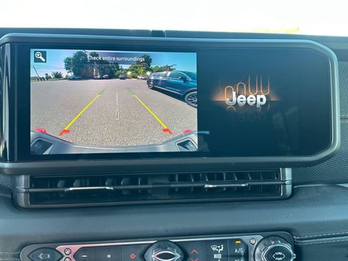 Used 2024 Jeep Gladiator Mojave w/ Convenience Group AWD/4WD image 20