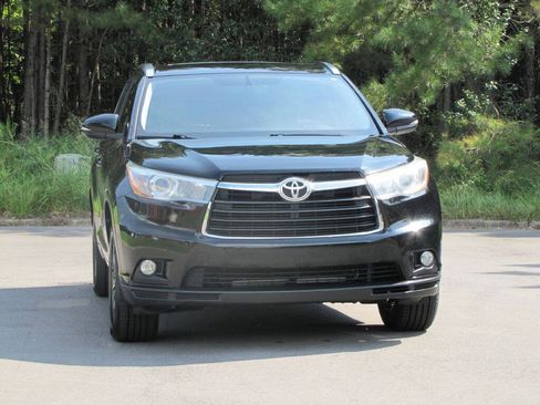 Used 2016 Toyota Highlander XLE FWD image 8