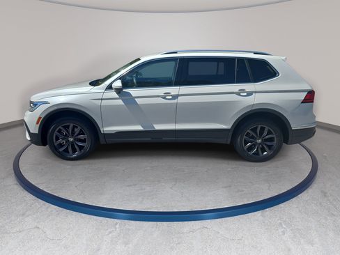 Used 2023 Volkswagen Tiguan SE AWD/4WD image 8