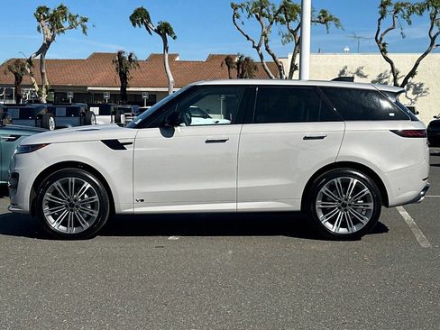 New 2026 Land Rover Range Rover Sport Dynamic SE AWD/4WD image 2