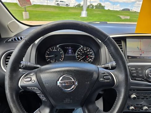 Used 2017 Nissan Pathfinder SL w/ SL Tech Package AWD/4WD image 18