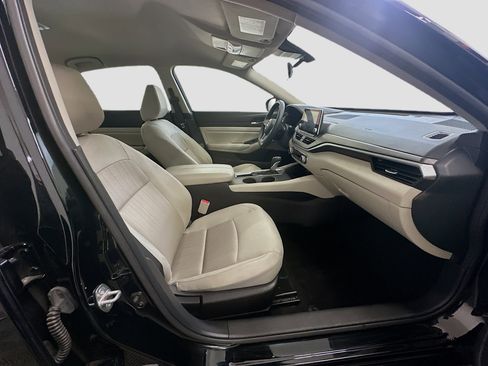 Used 2025 Nissan Altima 2.5 SV image 31