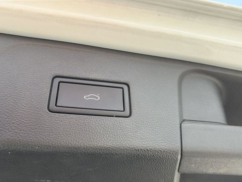 Used 2025 Volkswagen Atlas SE FWD image 35