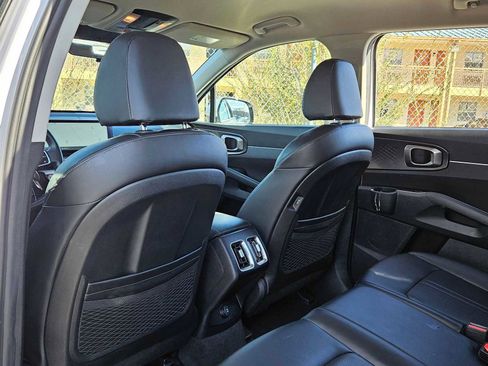 Used 2024 Kia Sorento S image 20