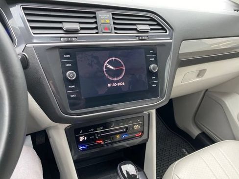 Used 2024 Volkswagen Tiguan SE w/ Panoramic Sunroof Package AWD/4WD image 10