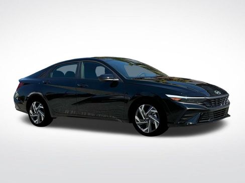 Used 2025 Hyundai Elantra Sport FWD image 12