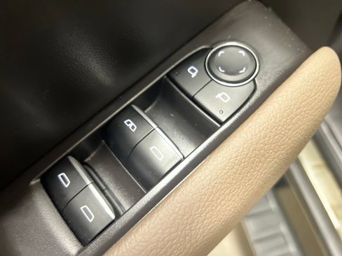 Used 2025 GMC Canyon Denali AWD/4WD image 13