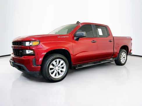 Used 2019 Chevrolet Silverado 1500 Custom w/ Custom Value Package image 3