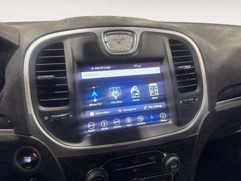 Used 2019 Chrysler 300 Limited w/ Light Group AWD/4WD image 28