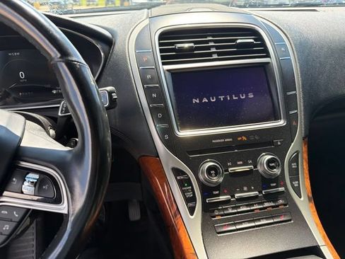 Used 2019 Lincoln Nautilus Select AWD/4WD image 7