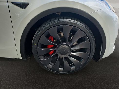 Used 2022 Tesla Model Y Performance AWD/4WD image 39