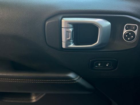 Used 2024 Jeep Wrangler Unlimited Sahara AWD/4WD image 13