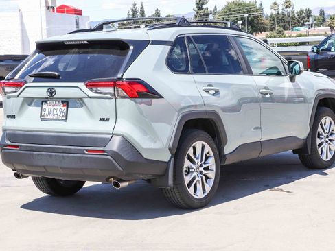 Used 2023 Toyota RAV4 XLE Premium FWD image 7