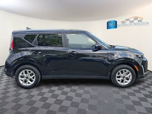 Used 2023 Kia Soul LX w/ LX Technology Package FWD image 7