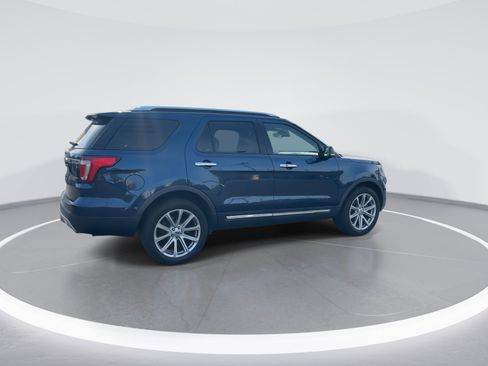 Used 2017 Ford Explorer Limited w/ Equipment Group 301A AWD/4WD image 9