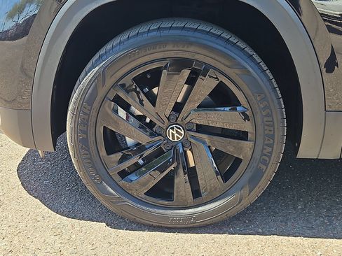 Used 2023 Volkswagen Atlas Cross Sport SE w/ Panoramic Sunroof Package FWD image 10