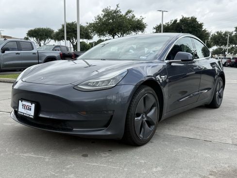 Used 2018 Tesla Model 3 Long Range RWD image 9