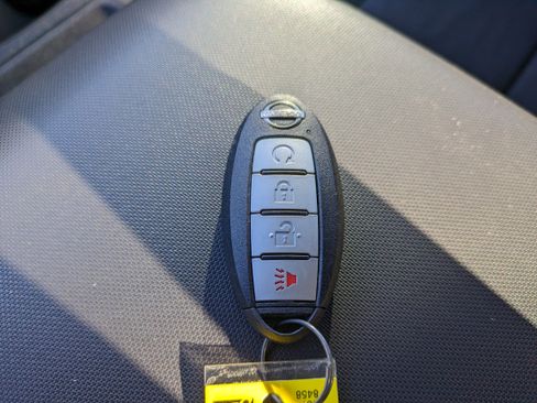 Used 2024 Nissan Frontier SV w/ SV Convenience Package image 32