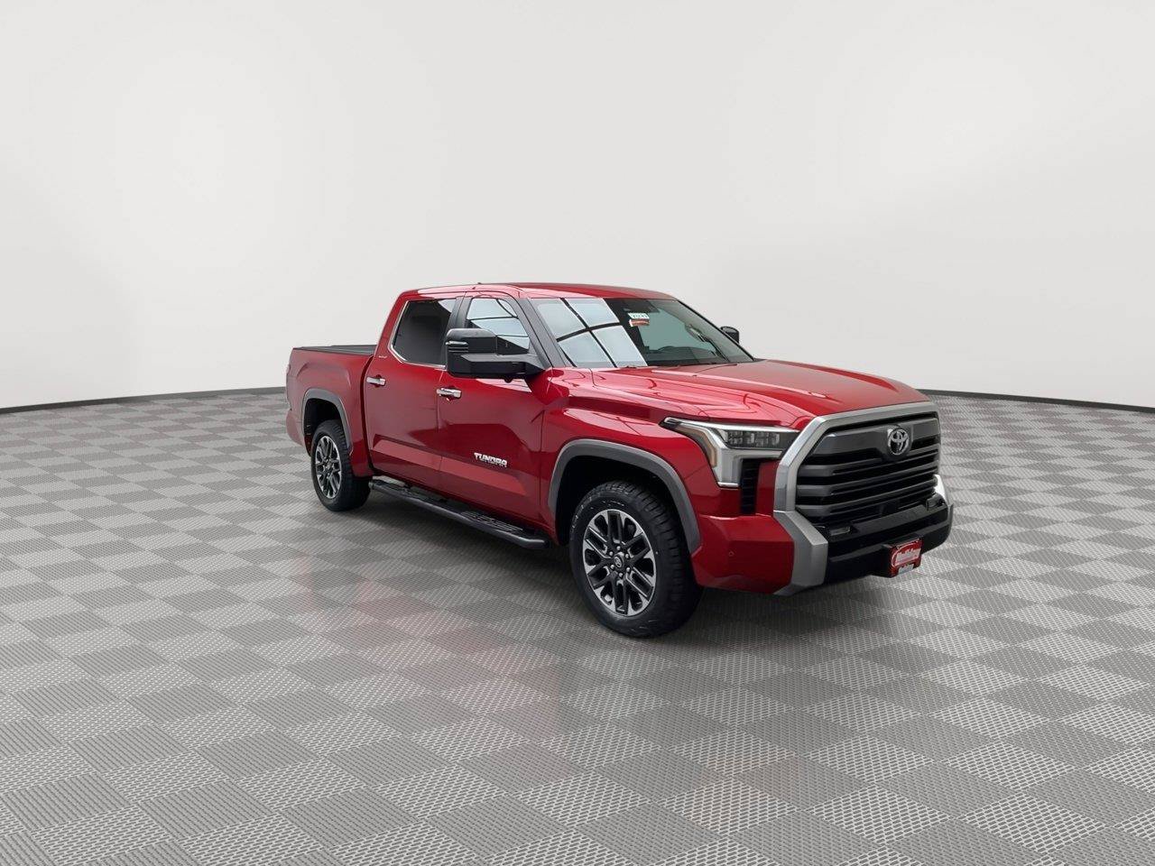 Used 2025 Toyota Tundra Limited AWD/4WD image 34