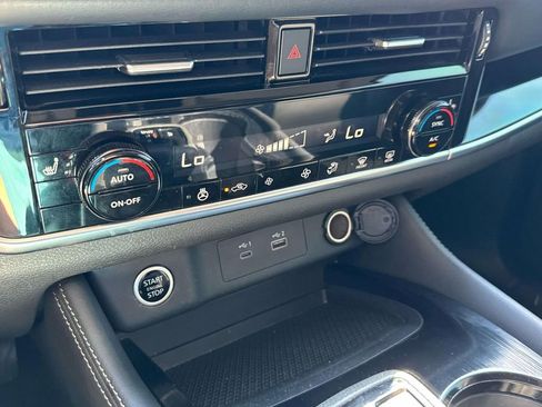 Used 2023 Nissan Rogue SL image 37