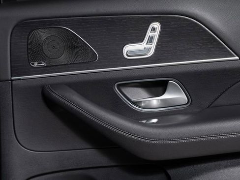 Used 2025 Mercedes-Benz GLS 450 4MATIC image 61