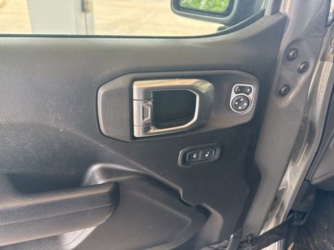 Used 2022 Jeep Gladiator Sport AWD/4WD image 13