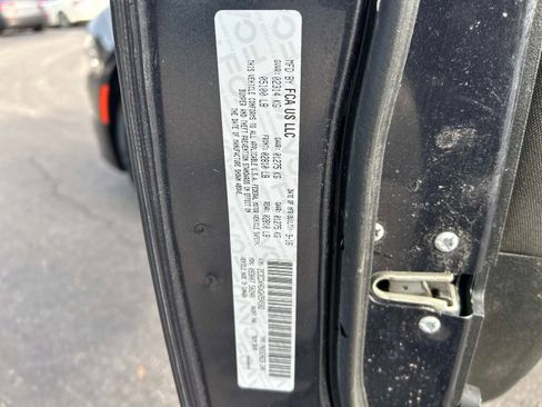 Used 2016 Dodge Charger SXT RWD image 32