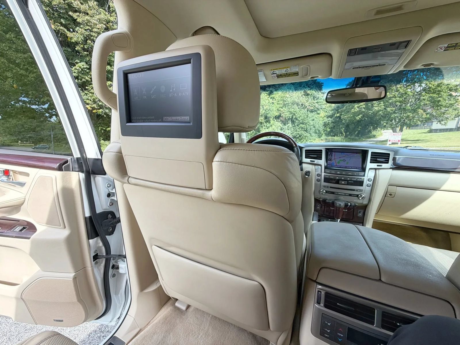 Used 2013 Lexus LX 570 4WD w/ Luxury Pkg image 74